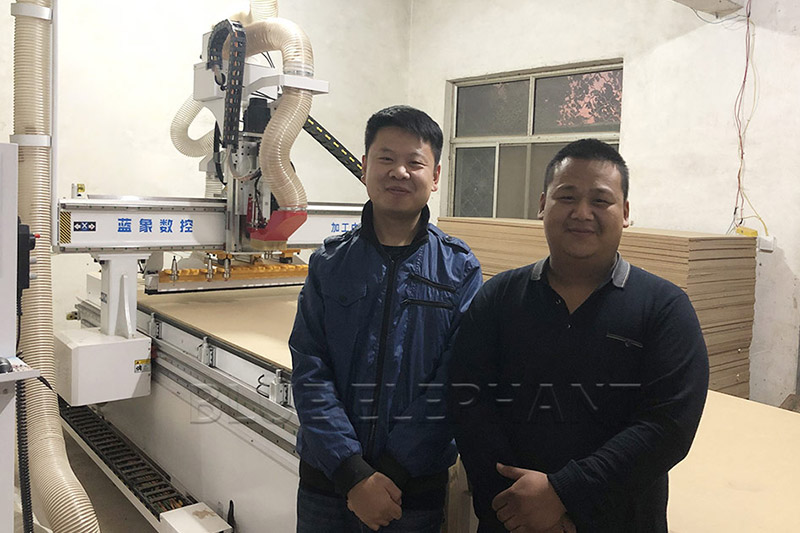 板式家具生產(chǎn)線(xiàn)