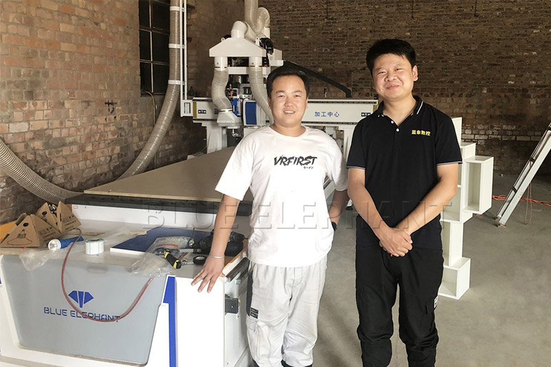 內蒙古包頭XX家具廠訂購板式家具生產線