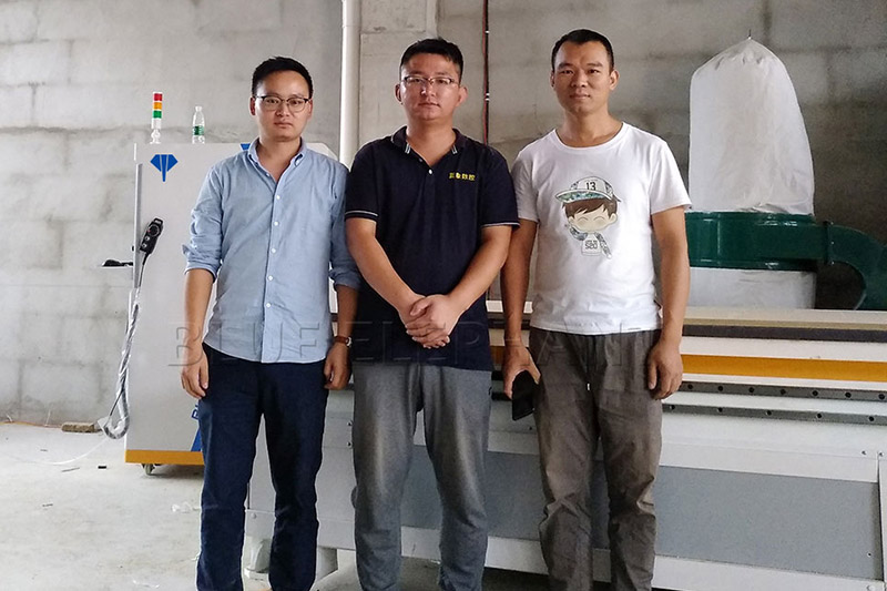 湖北黃石XX家具廠訂購板式家具生產線